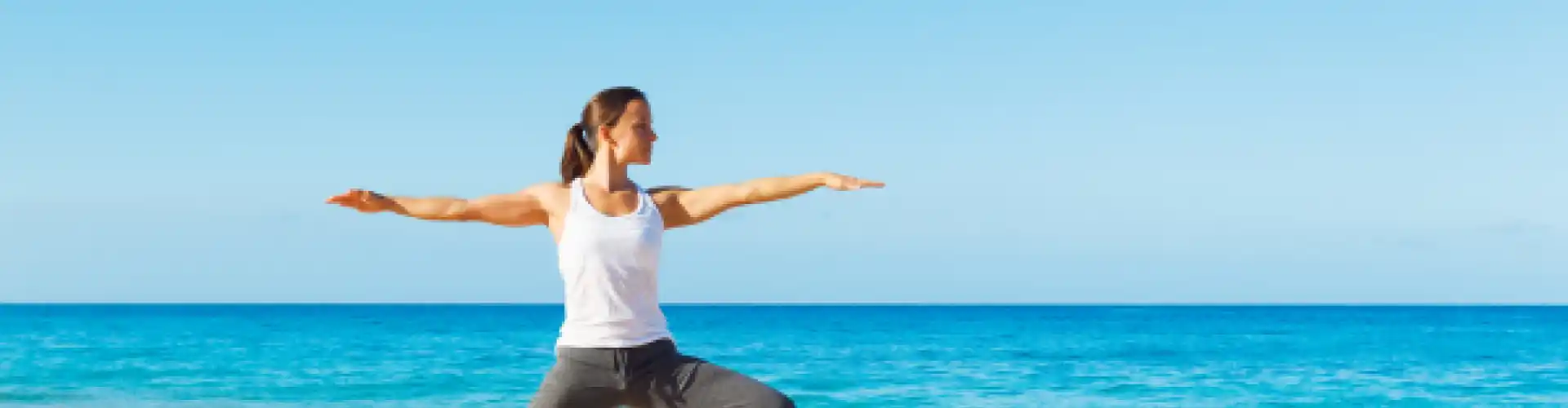 Yoga Dersi: Canlandırıcı Yoga Rutini - Online Class by The American Yoga Academy