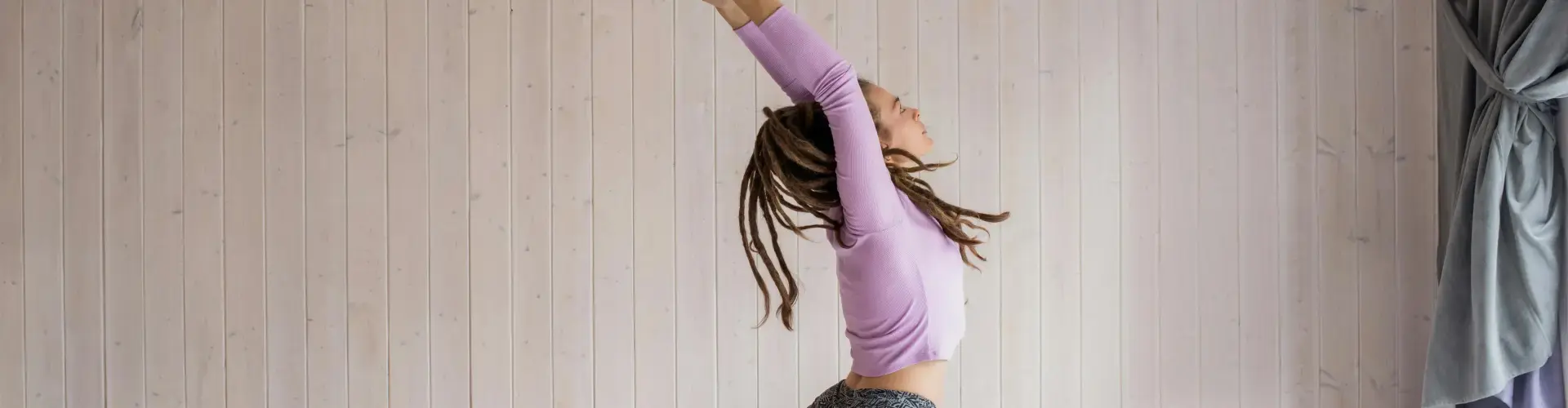 瑜伽流 - Online Class by Just Plain  Yoga